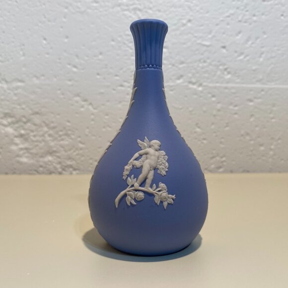 Wedgwood Blue Jasperware Bud Vase with White Motif - Cupid - Picture 1 of 5